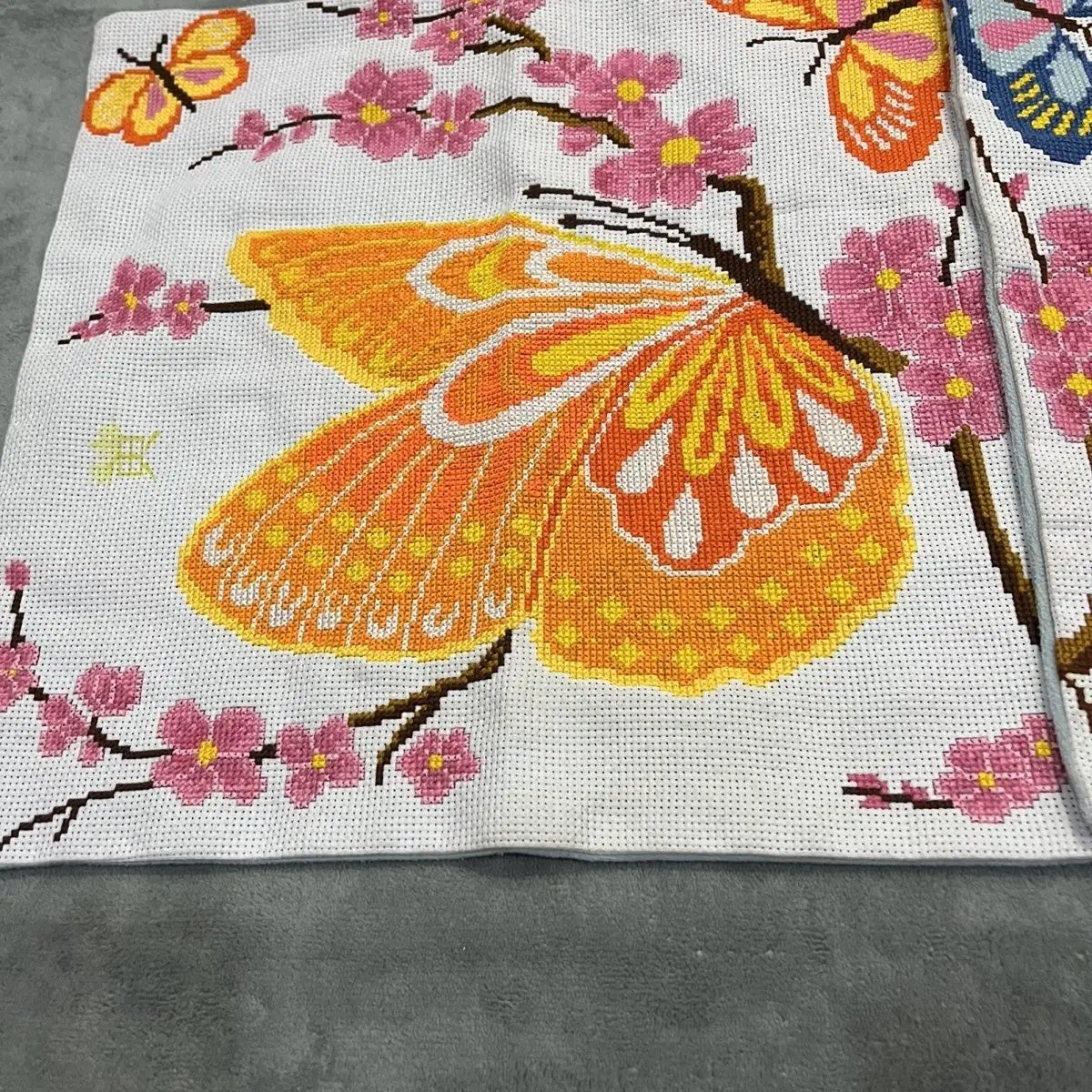 Handmade embroidered butterfly pillowcases for couples, car covers, one pair of butterfly pillowcases, two pieces