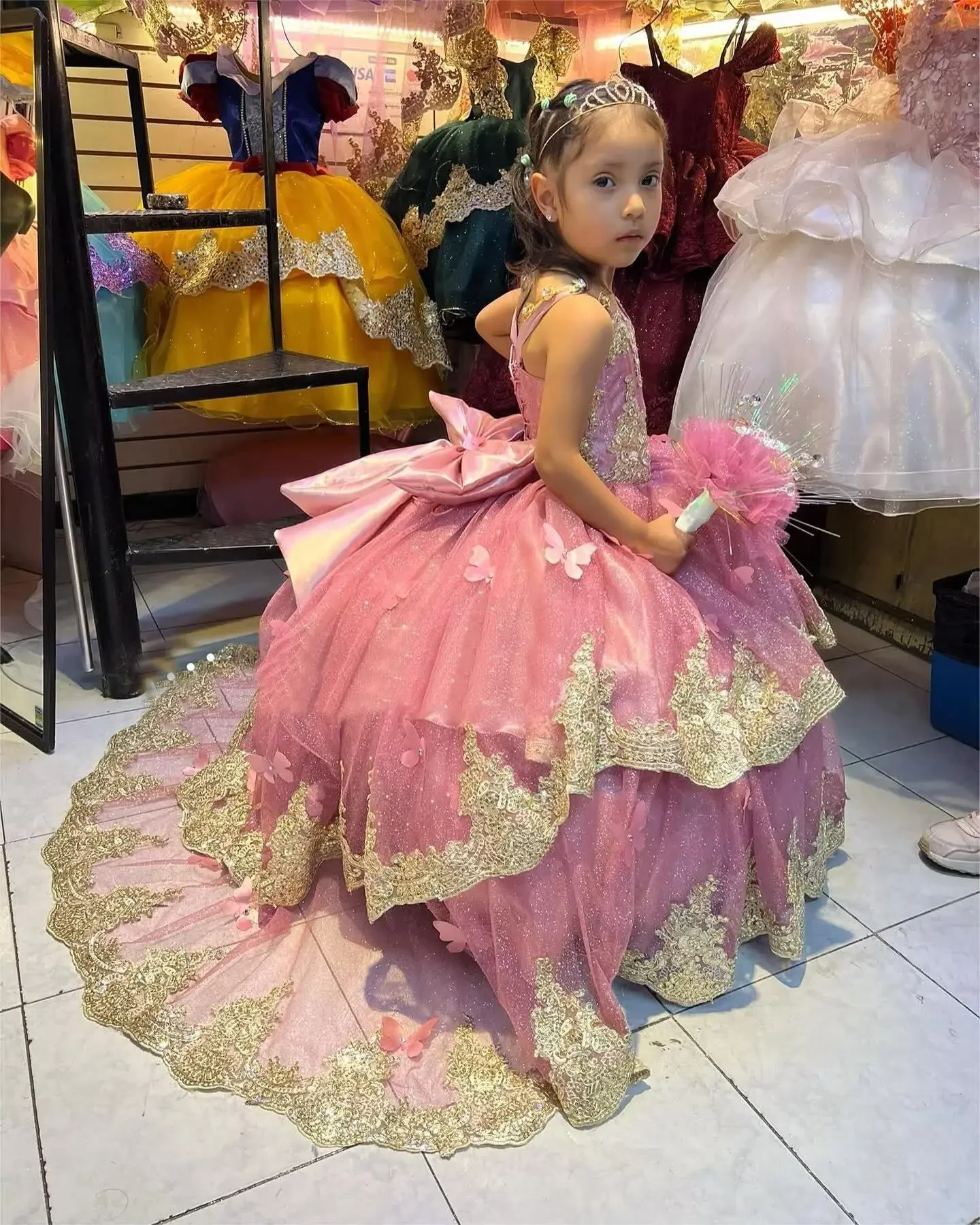 

Customized Sparkling Flower Girl Dress for Wedding Pink Pageant Dresses Gold Applique Gala Dress with Butterfly Birthday Gowns