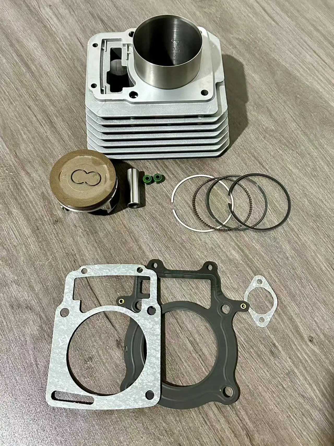 

Motorcycle engine ZS172FMM cylinder upgraded to 75mm CB250-F cylinder original piston diameter 72mm upgraded to 75mm CPS300