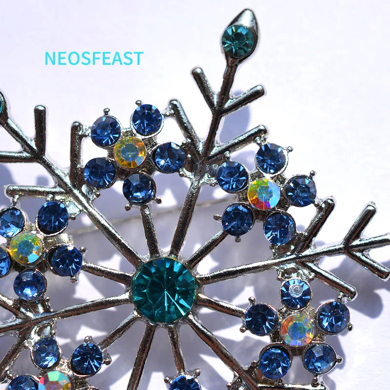 Delicate Blue Color Snowflake Rhinestone Brooches For Women Alloy Corsage Pin Ladies Christmas Gifts Accessory Fashion Jewelry