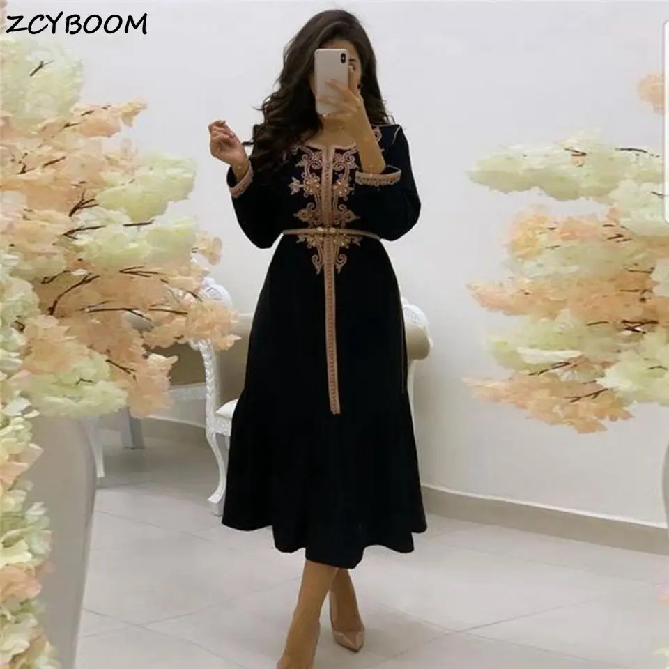 

Black Cocktail Dresses 2023 Formal Party Night Women Prom Dresses Long Sleeves Graduation Appliques Satin Backless Evening Gowns