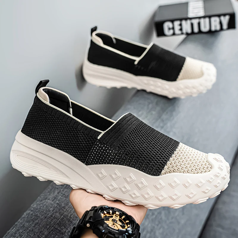 

SMVP couple's one-foot flying woven sock shoes are simple, thick-soled, versatile and breathable sports shoes