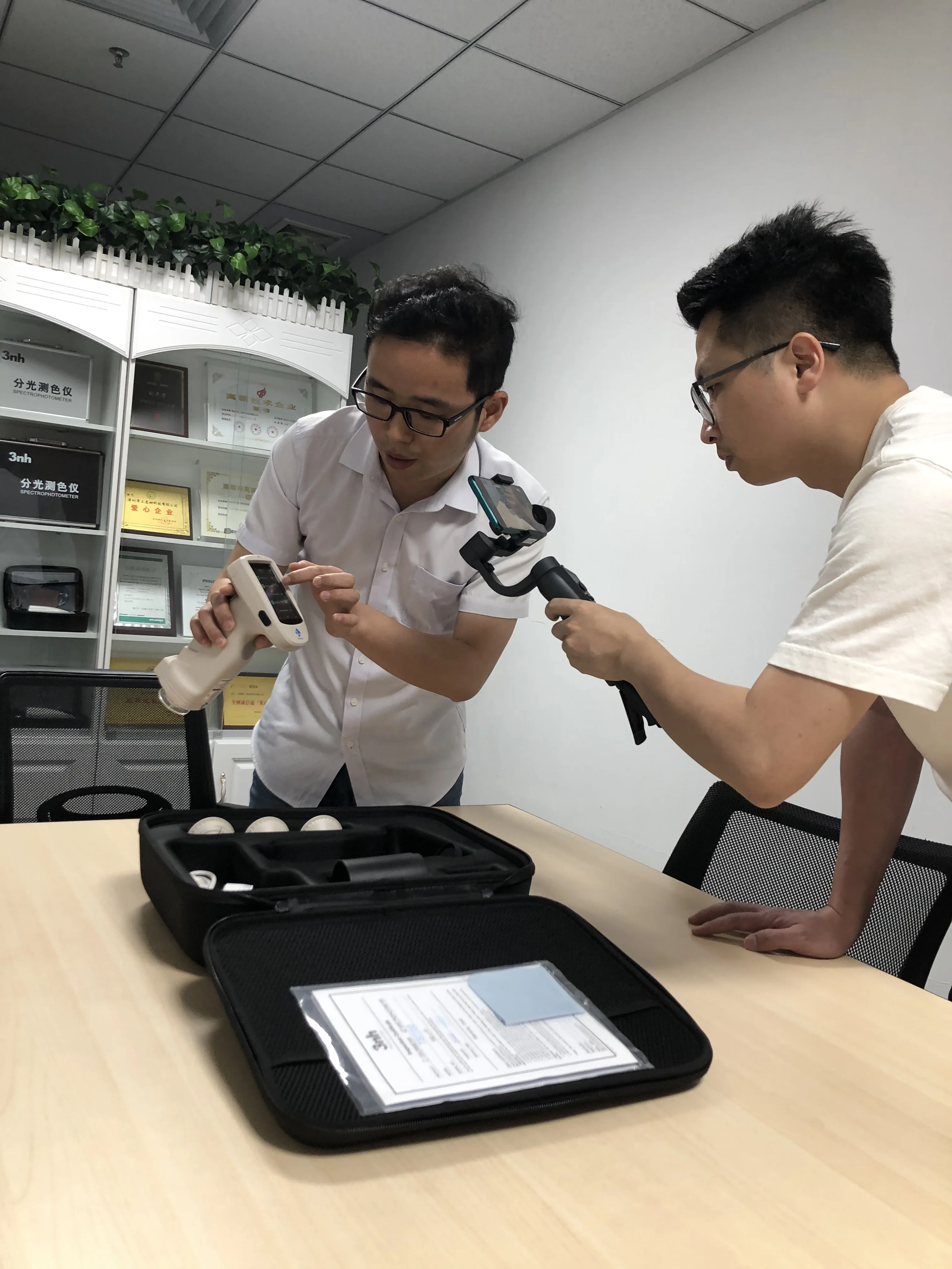 Color spectrum meter 3nh spectrophotometer ST70 colorimeter manufacturer from China