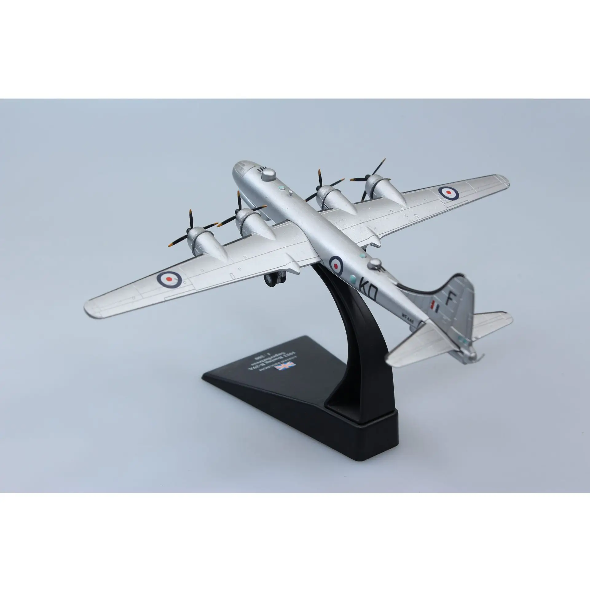 

Металлическая масштабная модель самолета B-29 Superfortress 1:200, литая под давлением, игрушечный истребитель, авиационная модель, сувенир, подарок с подставкой