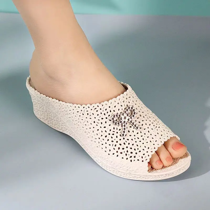 2024 New Women\'s Summer One Word Hollow Wedges Slippers Thick Sole Non Slip Anti Odor Home Slipper Outdoor Elevator Slipper