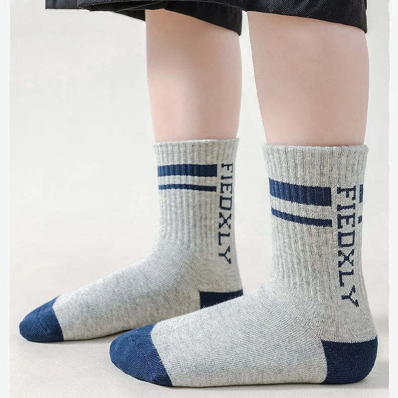 5 Paar Baumwollsocken für Jungen, gestreifte Sportsocken mit Schriftzügen, atmungsaktive, weiche Wadensocken für den täglichen Gebrauch von Kindern – Detail 3