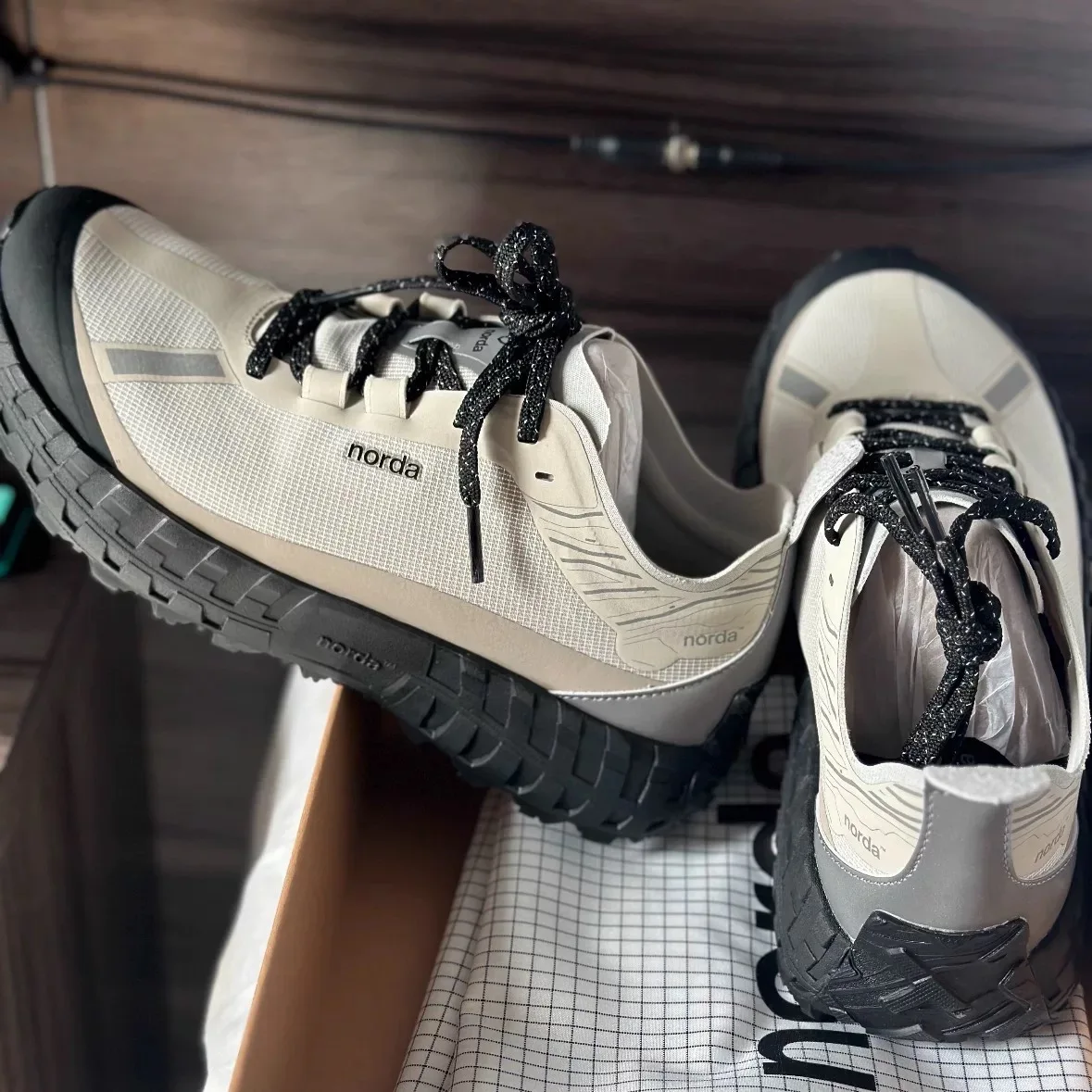 

Men's walking and running shoes, unisex casual lightweight shoes, tennis shoes, trainers, breathable fashion trainers.