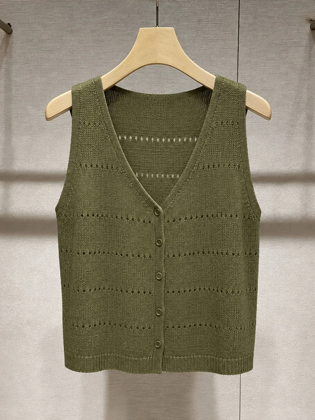 

Simple Color Ice Silk Knitted Vest Fashionable V-Neck Sleeveless Top Summer Lazy Versatile Small Shirt Knitted Short Style