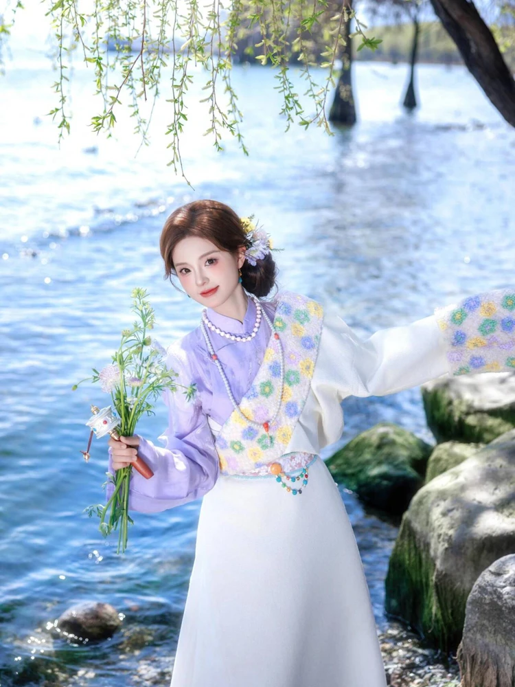 

New Summer White Tibetan Style Ethnic Travel Photography Women's Tibetan Robe Photography Costume Chinese Polyester