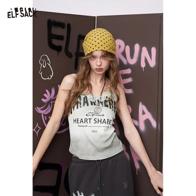 

ELFSACK 2025 Autumn New Arrival Cool Lace Patchwork Letter Printed Crop V-Neck Sleeveless Camisole For Woman