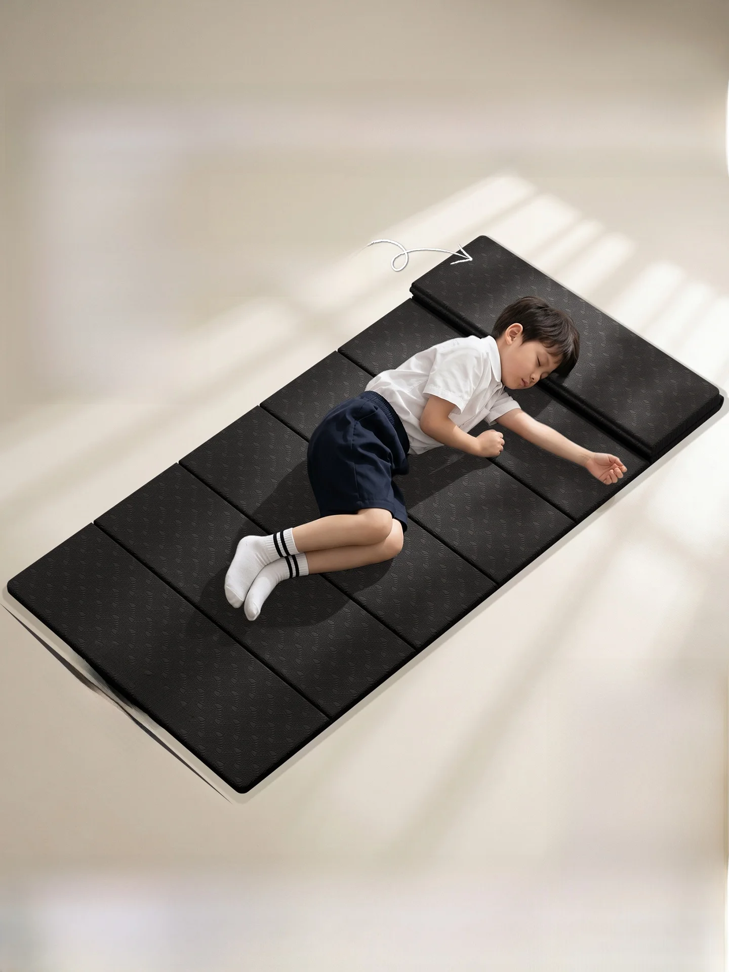 小学生向けの厚みのあるポータブルスリーピングマット、昼寝マット、休憩やヨガ用のフロアマットとして使用できます。