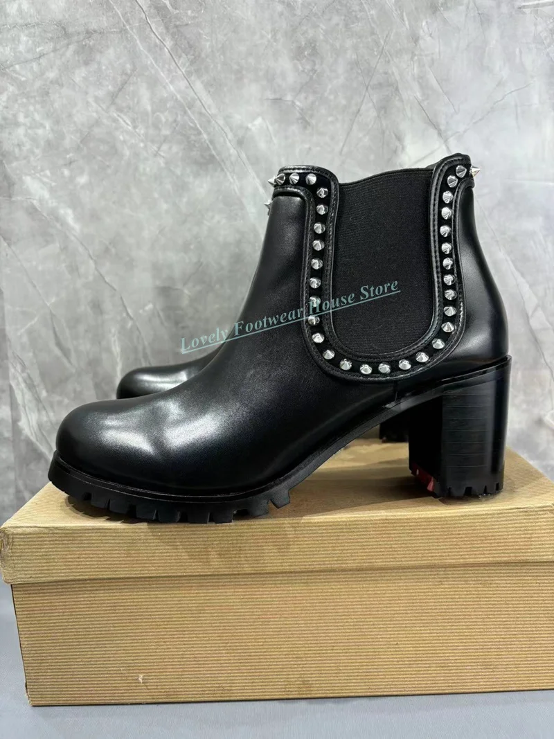 

Женские ботильоны на массивном высоком каблуке 8 см с шипами и платформой, модные женские черные высокие ботинки без шнуровки с заклепками и круглым носком