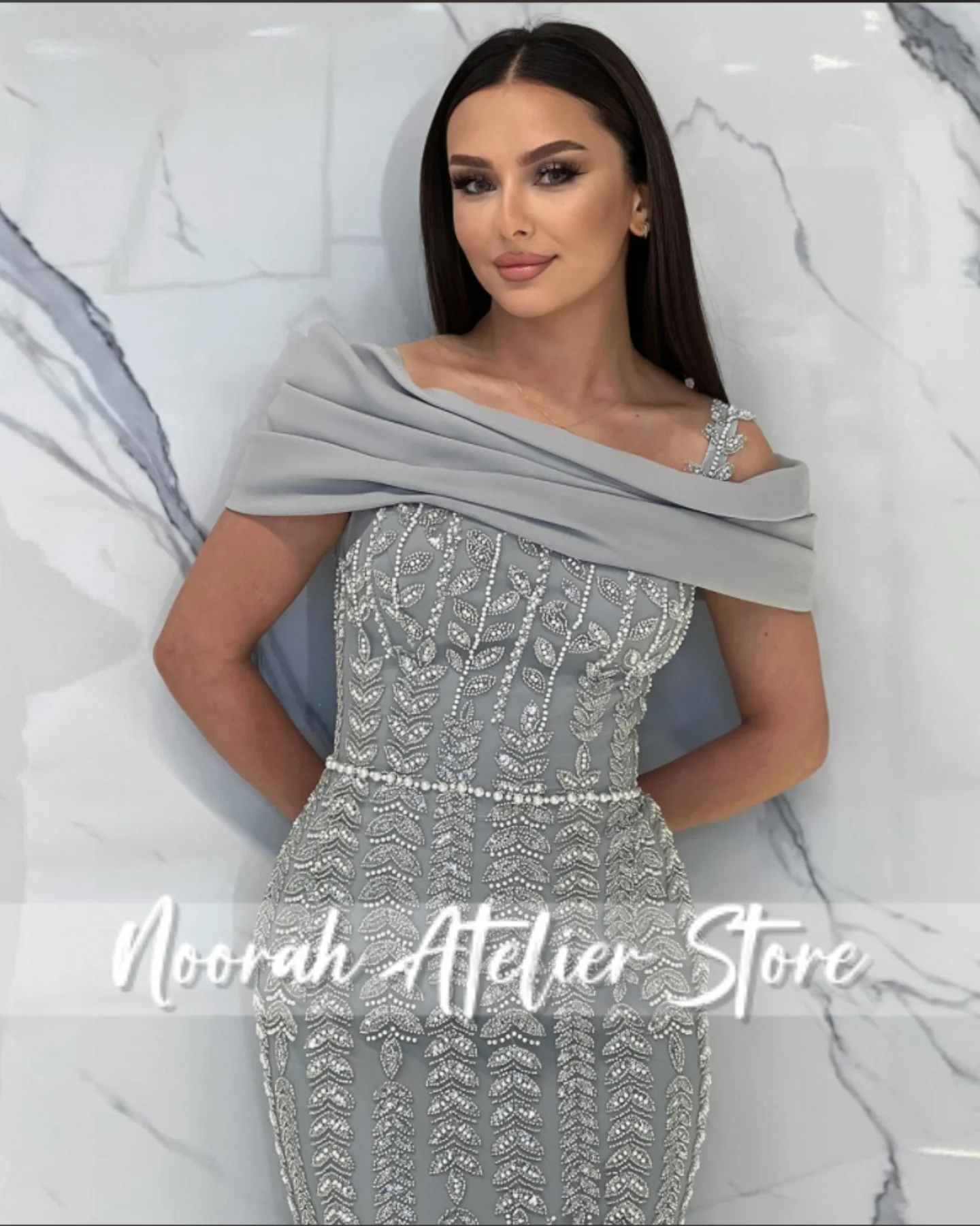فساتين سهرة نسائية فاخرة مطرزة باللون الرمادي أنيقة 2025 دبي شق بطول الأرض فستان المشاهير فستان حفلات مخصص