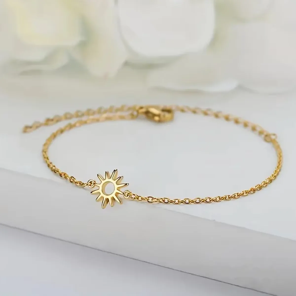Minimalist Sun Charm Bracelet for Women Dainty Gold Link Chain Bracelet Boho Sunburst Jewelry Gift for Her