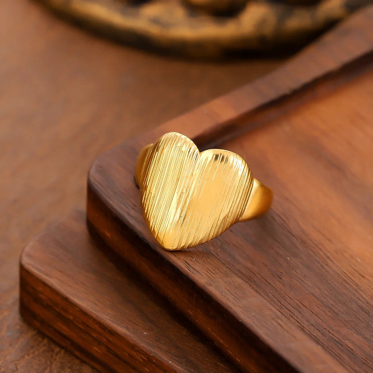 خاتم من الفولاذ المقاوم للصدأ مطلي بالذهب الفاخر الخفيف، معدن ثقيل مقاوم للماء وغير يتلاشى، مع حلقة إصبع قابلة للتعديل #2