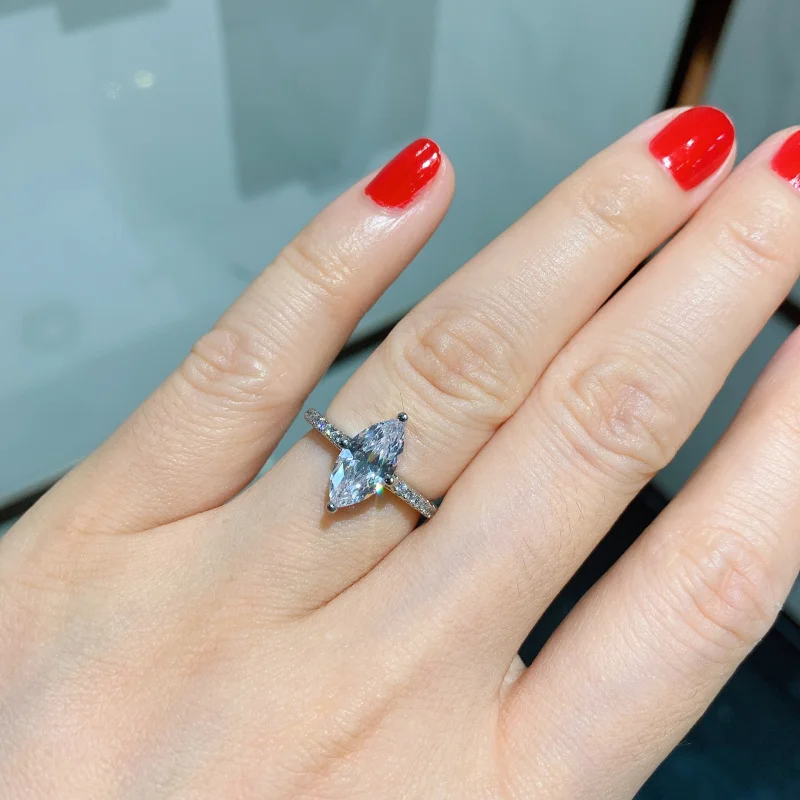 

: European and American popular diamond -heart eight-arrow style , elegant jewelry, vintage ring