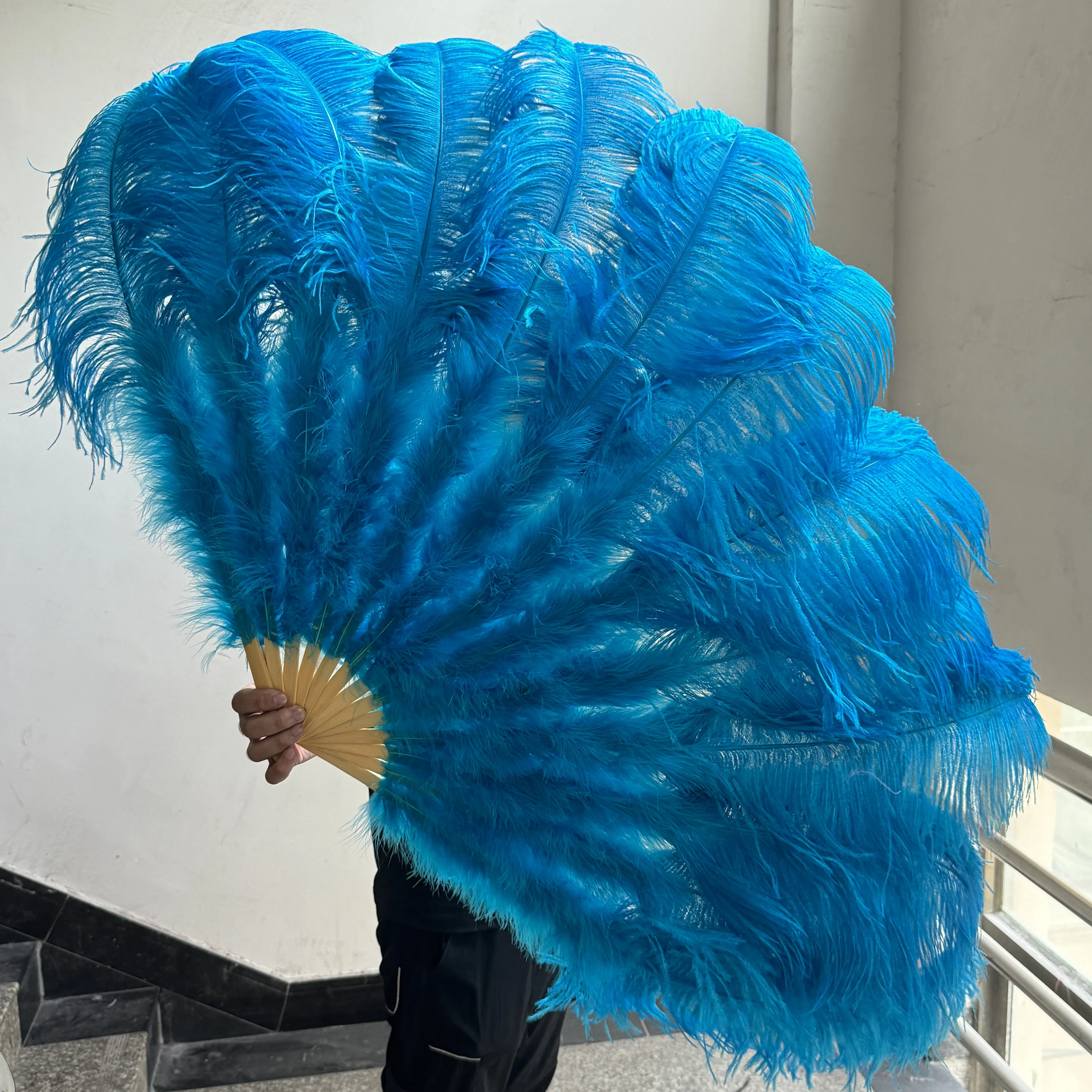 13 Bone Lake blue Ostrich Feathers Fan for Diy Dance Show Halloween Party Wedding Stage Props Handheld Fluffy Ostrich Plumes Fan