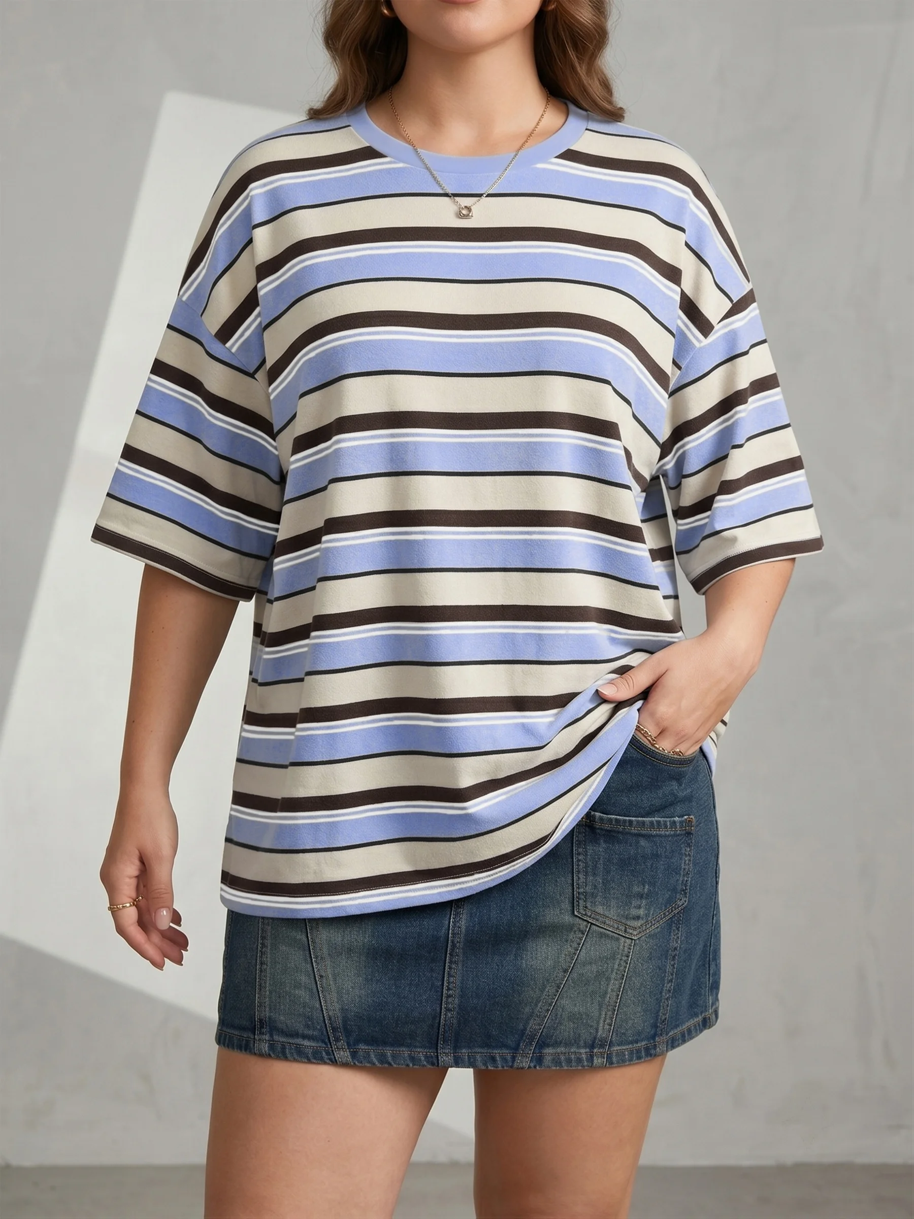 Trendiges, gestreiftes Oversize-T-Shirt für Damen in großen Größen für mühelosen Stil – Detail 4