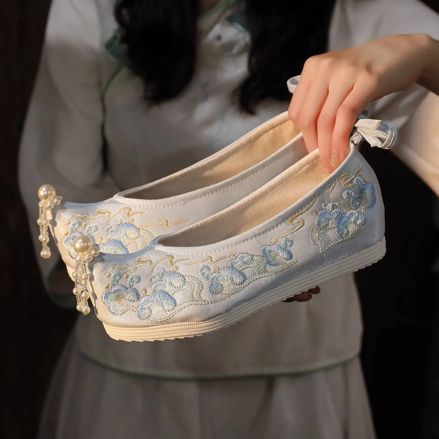 

Новая женская обувь Hanfu в древнем стиле, женские стельки, увеличивающие рост, костюм Ming System Drama Han Elements, вышивка