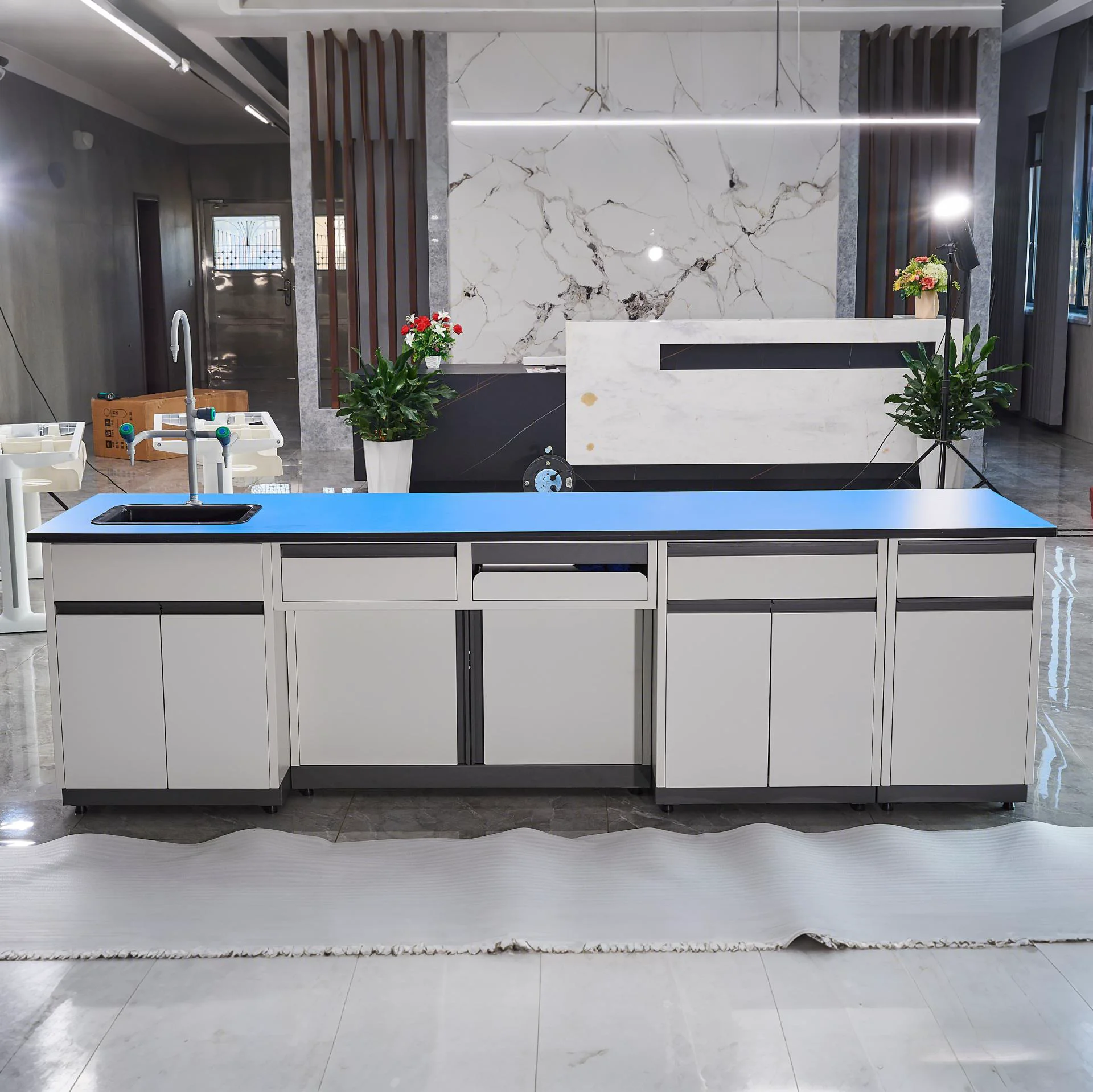 

Laboratory Cabinet,Reinforced Steel Bottom Feet School Laboratory Workbench Physics Chemistry Experiment Platform 4-Drawer Spaci