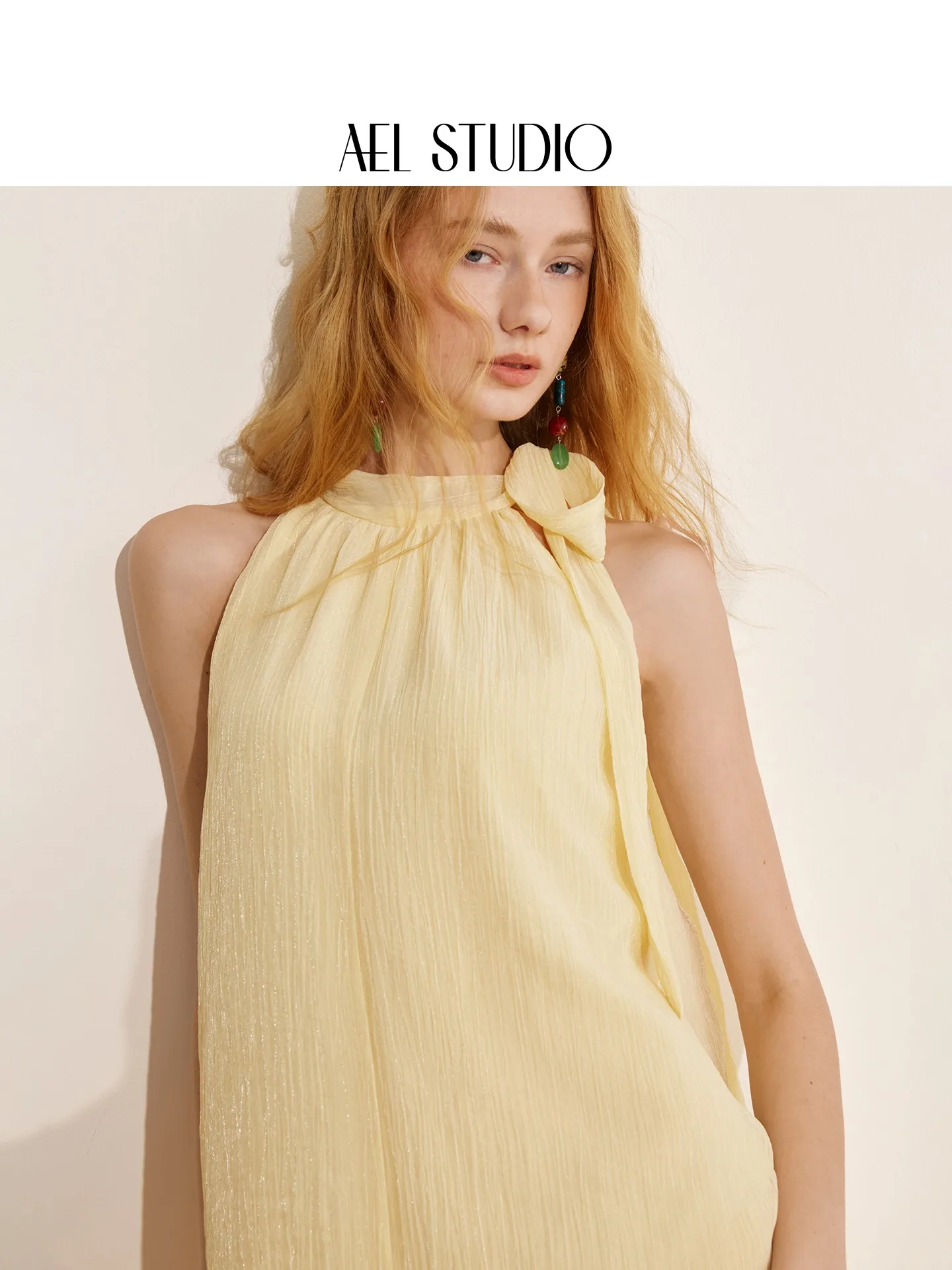 AEL Original Seaside Vacation Hellgelbes Neckholder-Kleid für Damen, Sommer 2026, mit Spitzenapplikationen, elegantes Kleid – Detail 5