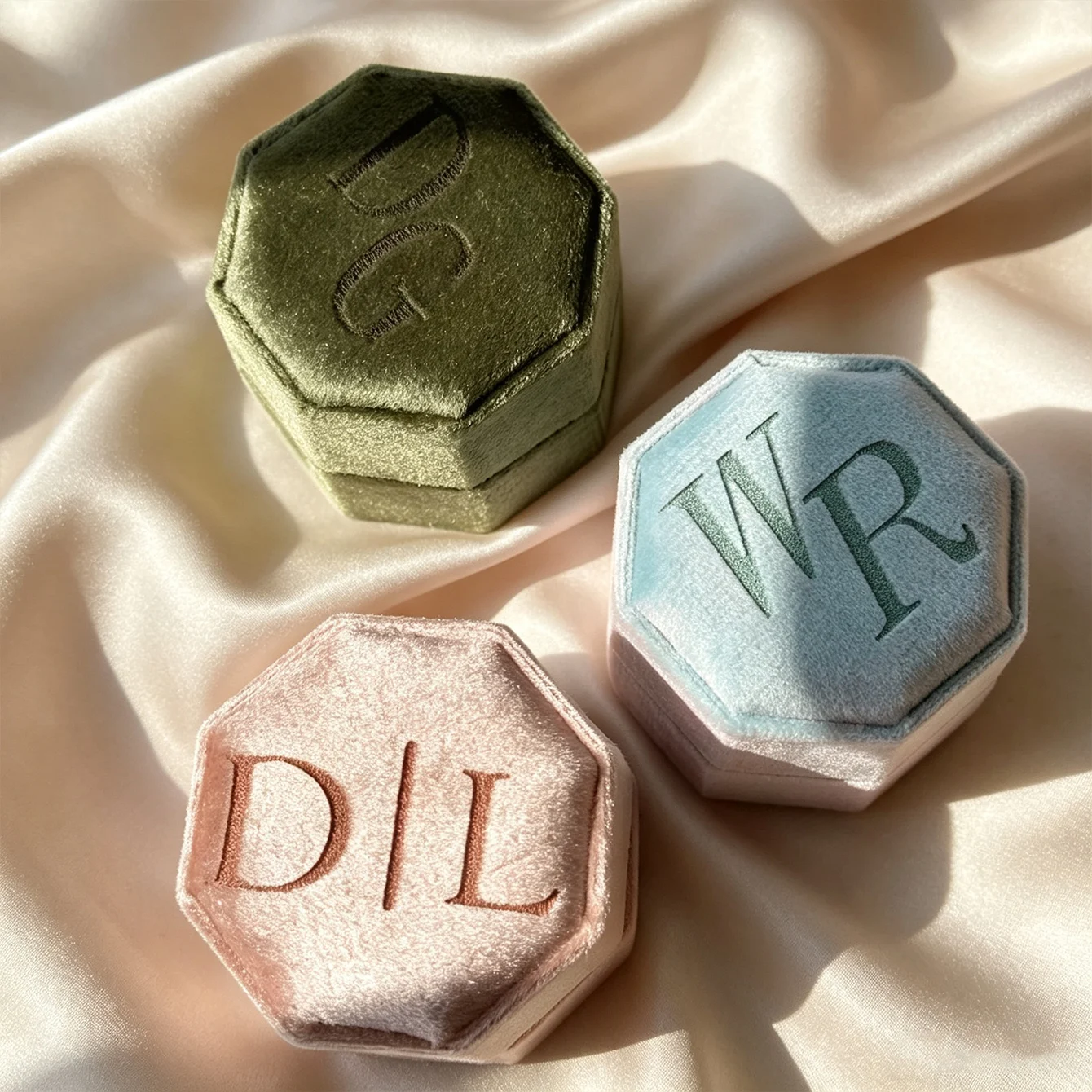 Personalized Custom Ring Boxes, Personalized Ring Boxes for Purchasing, Engraved Velvet Ring Boxes, Custom Monogrammed Ring Holders, Wedding Ring Boxes, Engagement Ring Boxes as Gifts, Personalized Velvet Ring Boxes, C