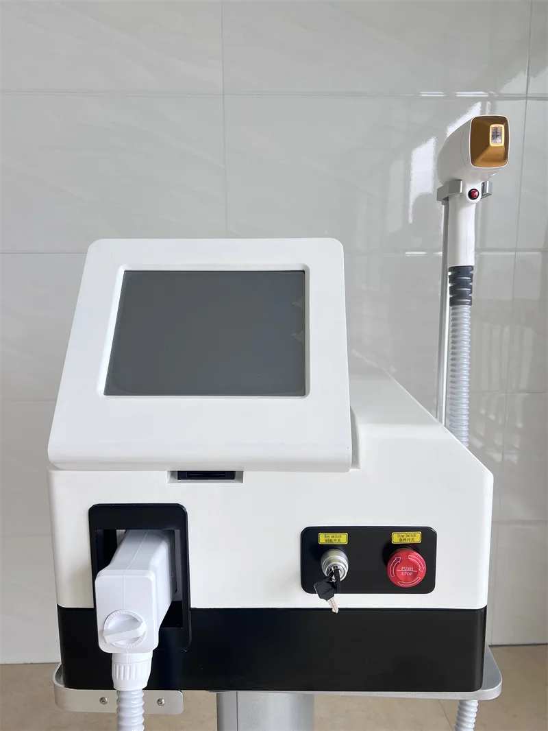 808Nm Diodenlaser-Haarentfernungsmaschine 3500W Haarentfernungsgeräte 755NM 808NM 1064NM Professionelle Haarentfernungslaserausrüstung