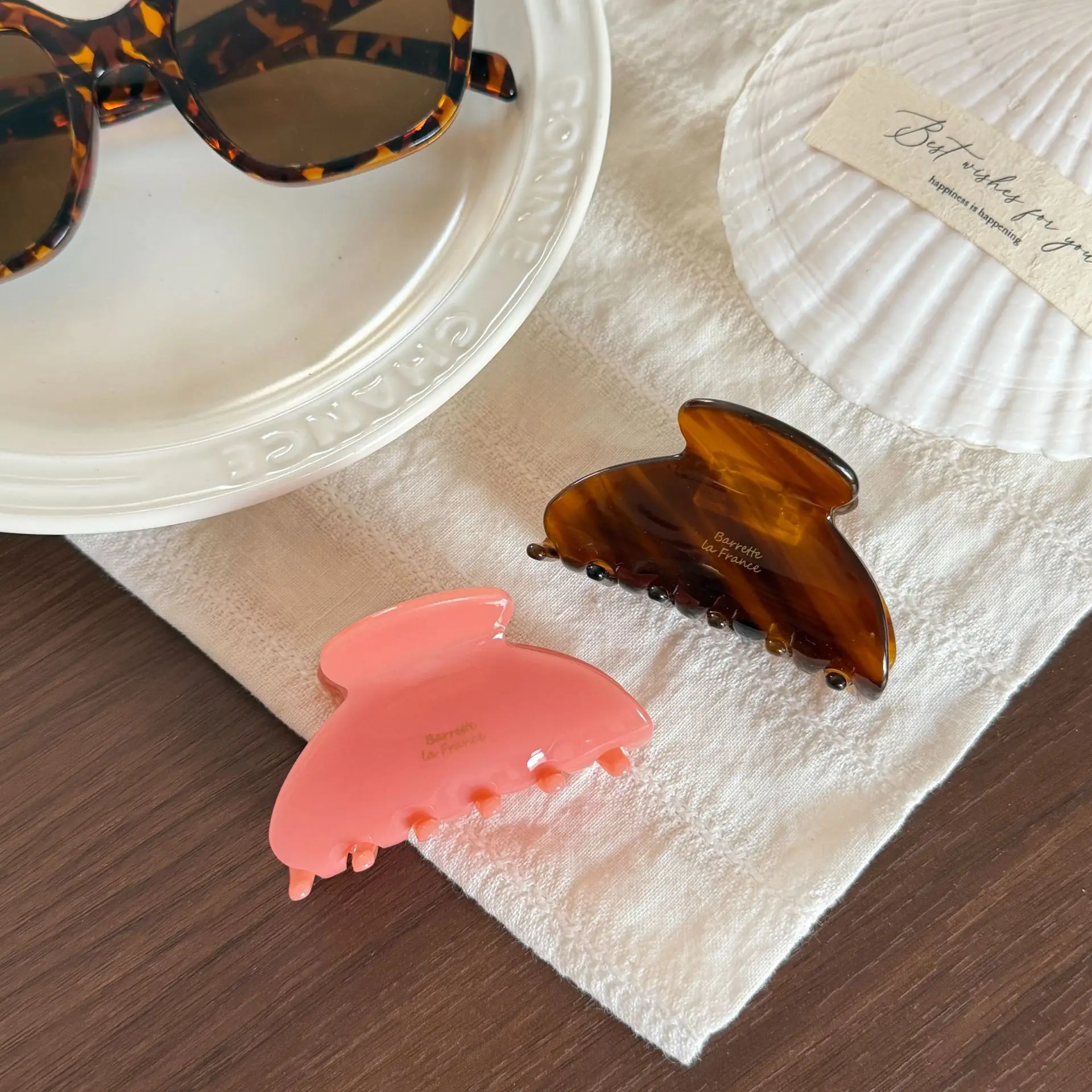 New Simple Solid Color Acetate Hair Claw Clip Engraved Letter Shark Clip Hair Grabber Fashion Hair Accessories For Women Girls