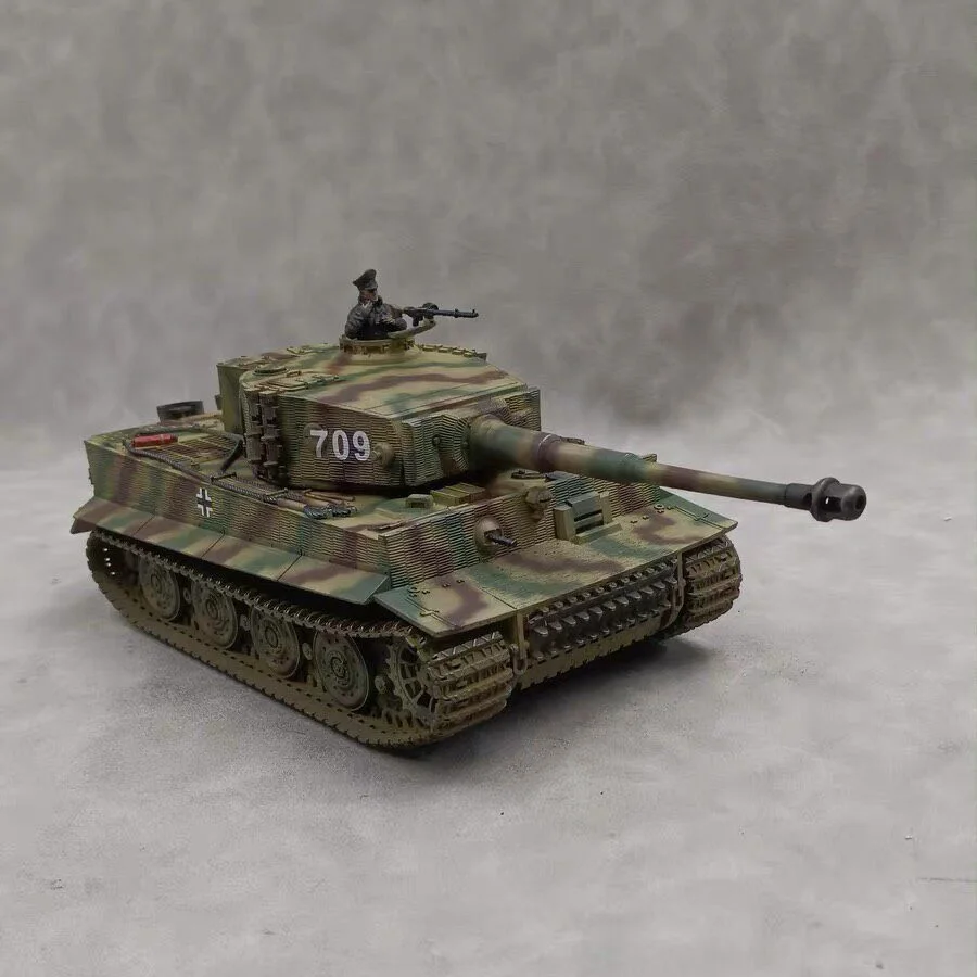 1/35 German Tiger style (with  Soldiers) , SLA printing hand-colored finished model decorative ornament