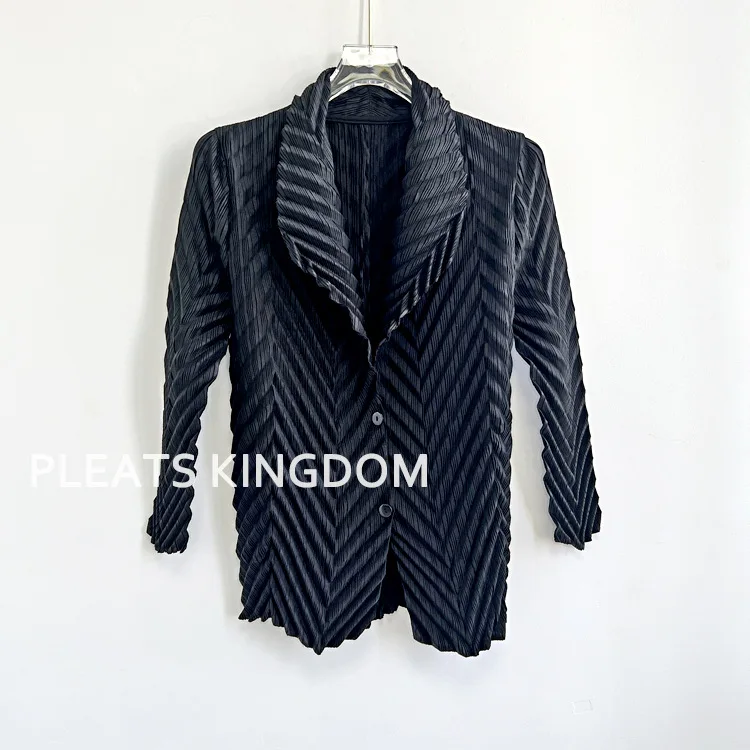 Miyake Plissierte Einfarbige Herbst-Damenjacke, Schlanke Urbane Blazer für Pendler, Herbst 2024 Neu – Detail 13