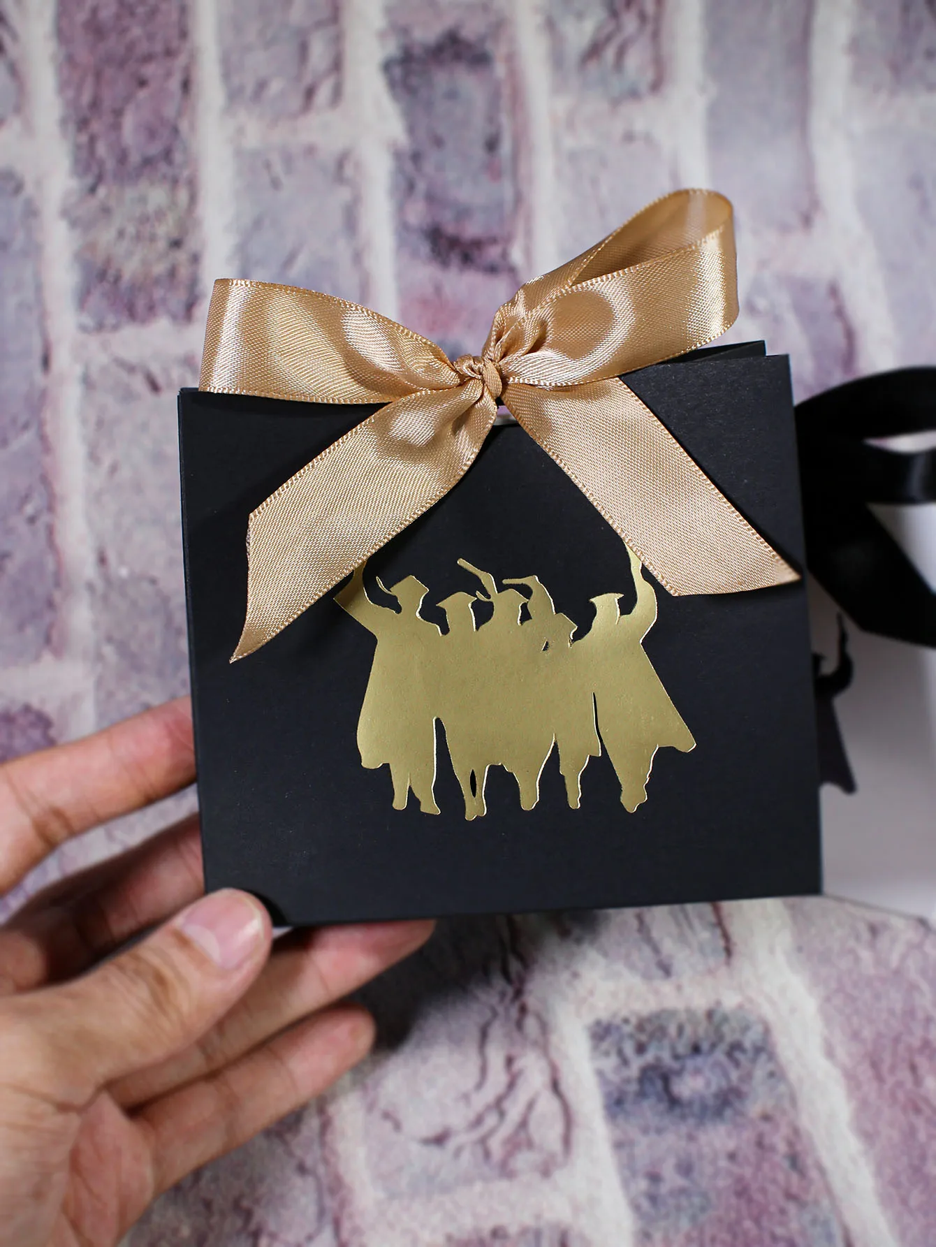 

Graduation season gift box, black and white dual color, gold and black ribbon, bag body in hot stamping and silhouette form