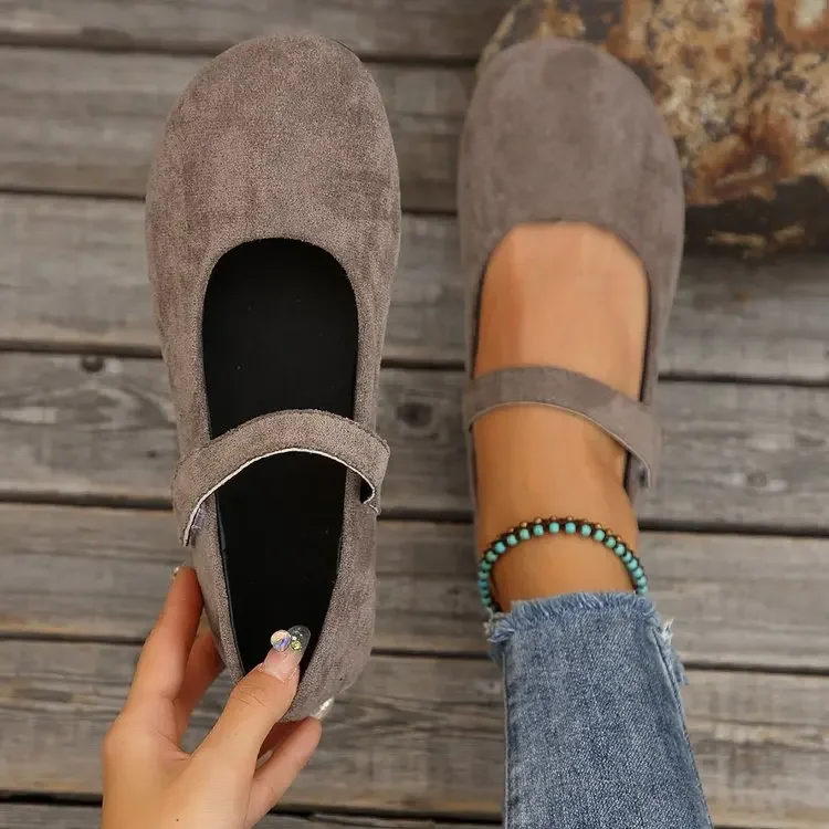 Flat shoes 2026 spring and autumn new large size French retro single shoes one-word buckle with shallow mouth small leather shoe