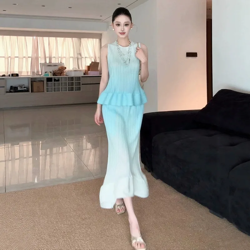 

Miyake Pleated Skirt Set 2026 Elegant Gradient Color Ruffled Sleeveless Skirt Set Summer New Vest Mid-Length Skirt 2-Piece Set