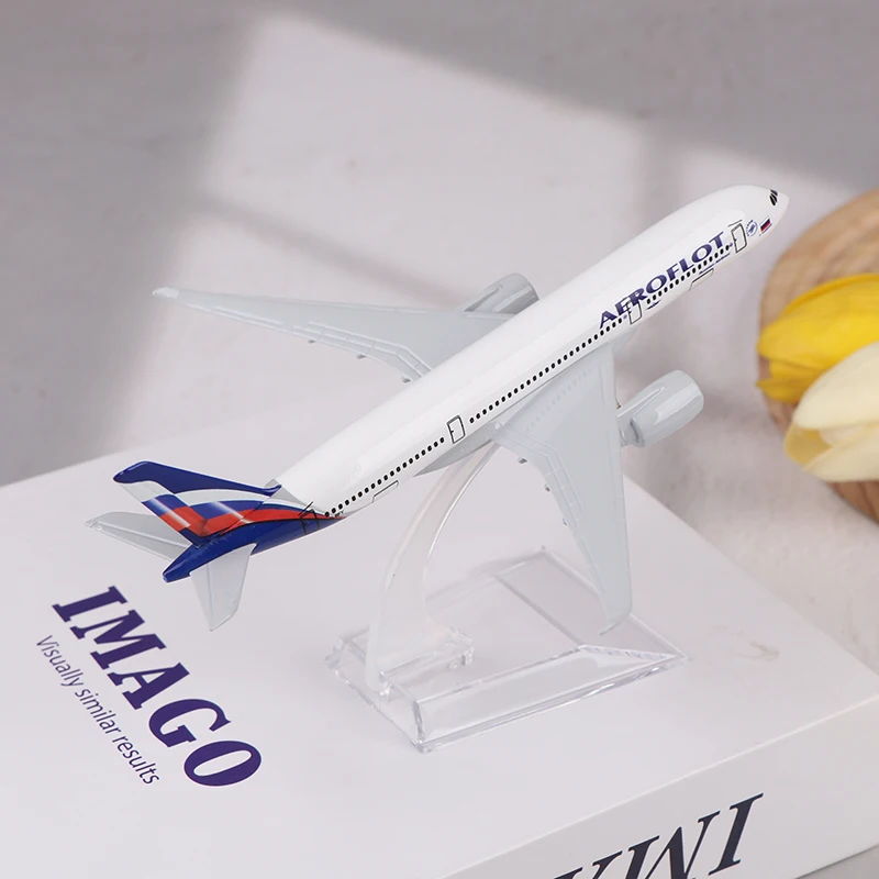 16CM Alloy Metal Diecast Airplane Toy Russian A350 Aircraft Model Toy Static Model Set For Collection Children Kids Gift Toys