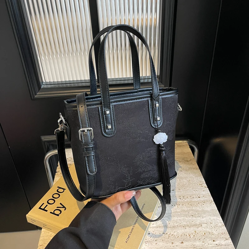 

2024 New Business Fashion Versatile Solid Black Silver Women's Bag Single Shoulder Bag Crossbody Bag