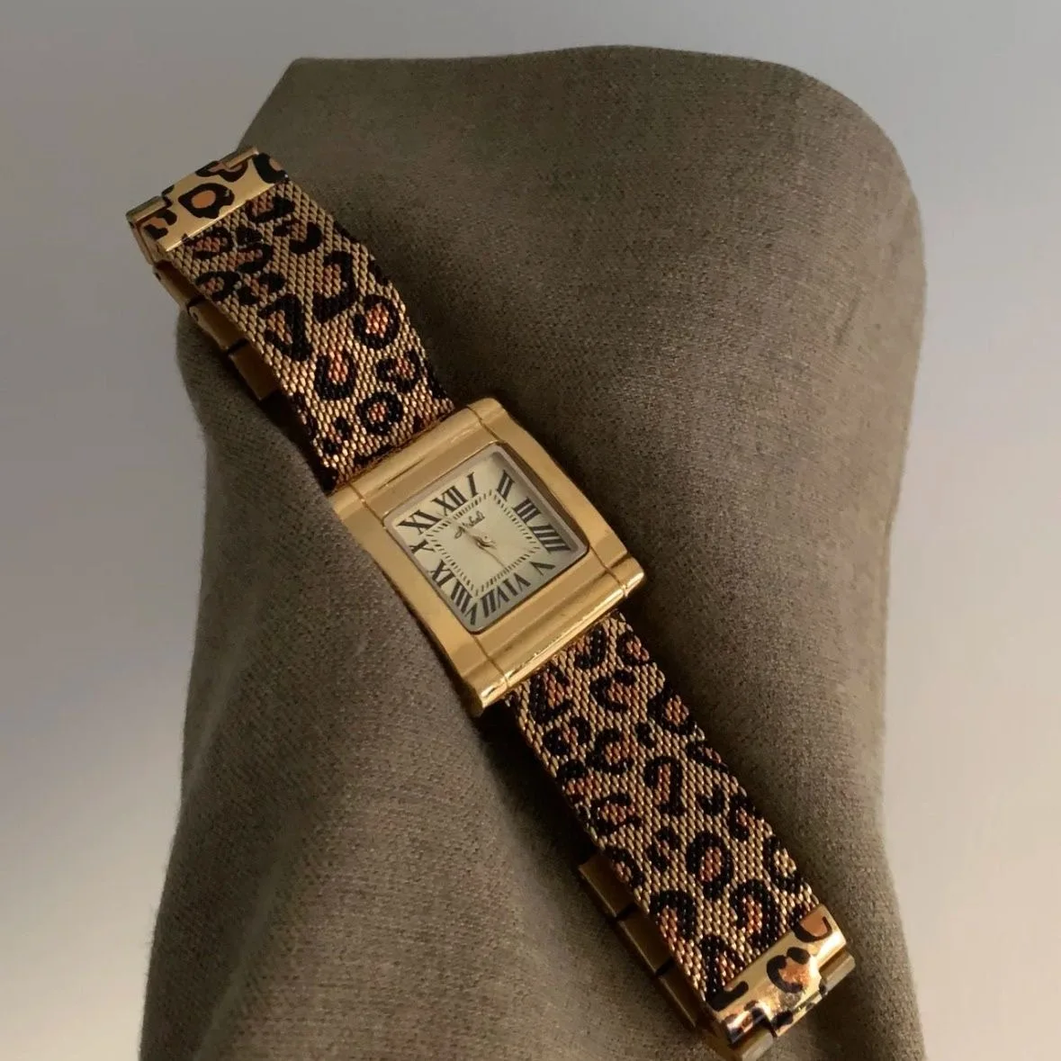 Gouden luipaardontwerp roestvrij staal Sense horloge waterdicht sfeervol trend persoonlijkheid modieus dames quartz horloge