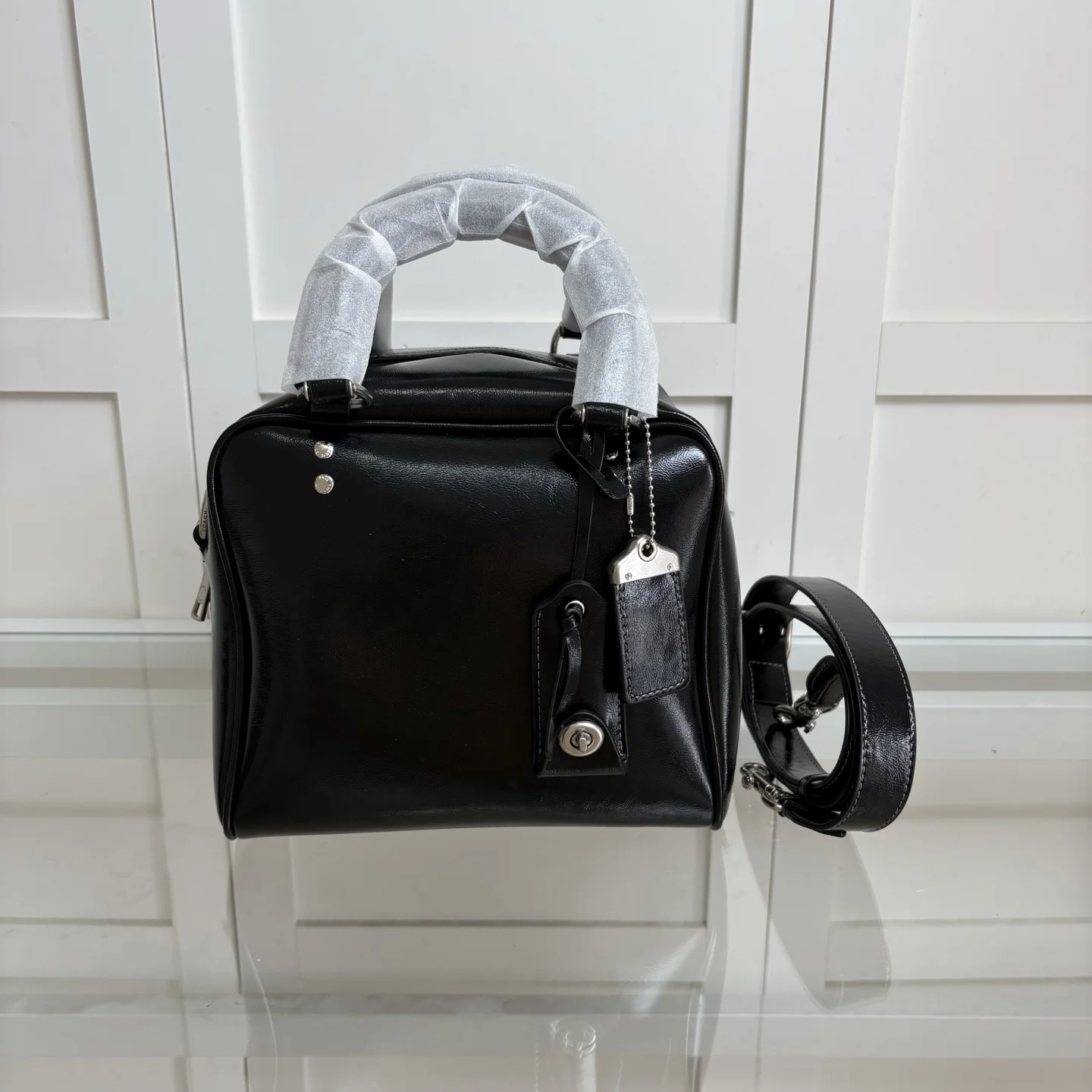 

Новая черная кожаная сумка Boxy | Сумка через плечо с верхней ручкой | Минималистичная роскошная модная сумка для офиса/ежедневного использования