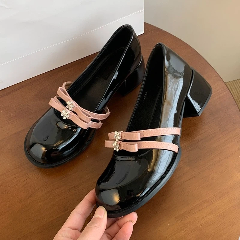 2025 nicho tejido hueco verano red de pesca nuevas zapatillas Baotou moda plana transpirable sandalias de talla grande