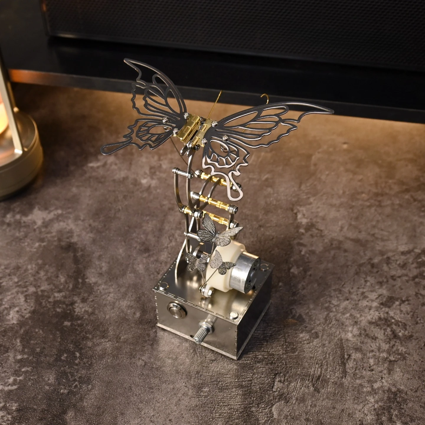 تمثال فراشة ميكانيكية نموذج فراشة ميكانيكية ديكور سطح المكتب الإبداعي هدية فراشة ميكانيكية كهربائية معدنية