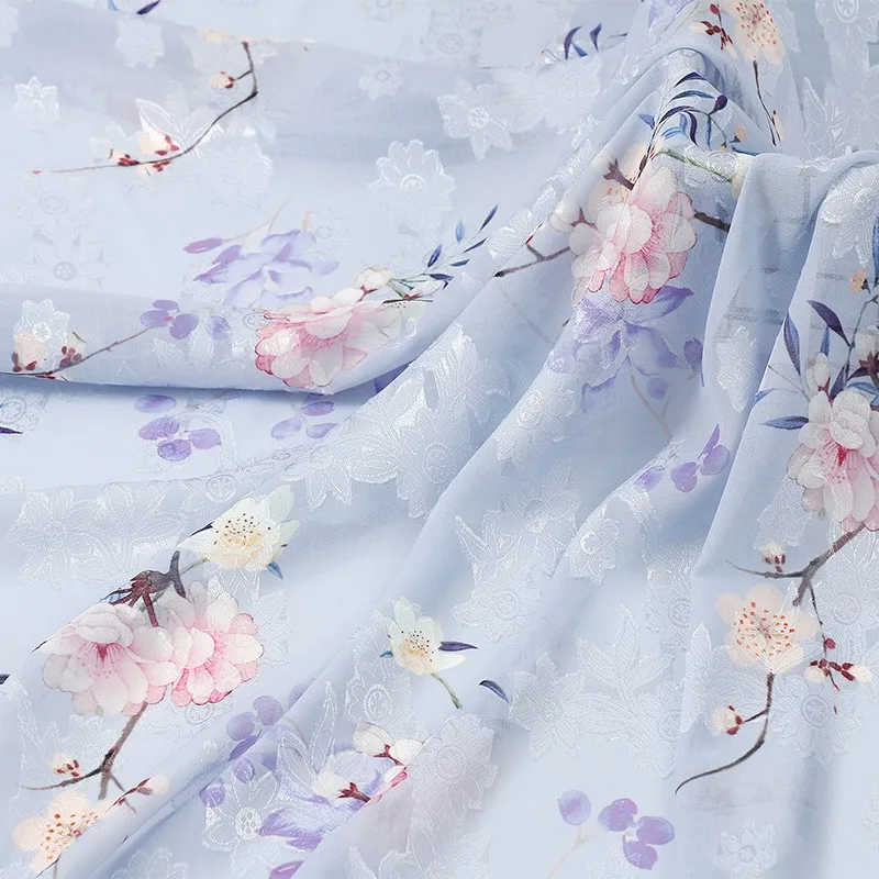 Pakaian wanita cheongsam dan kain gaun bermotif