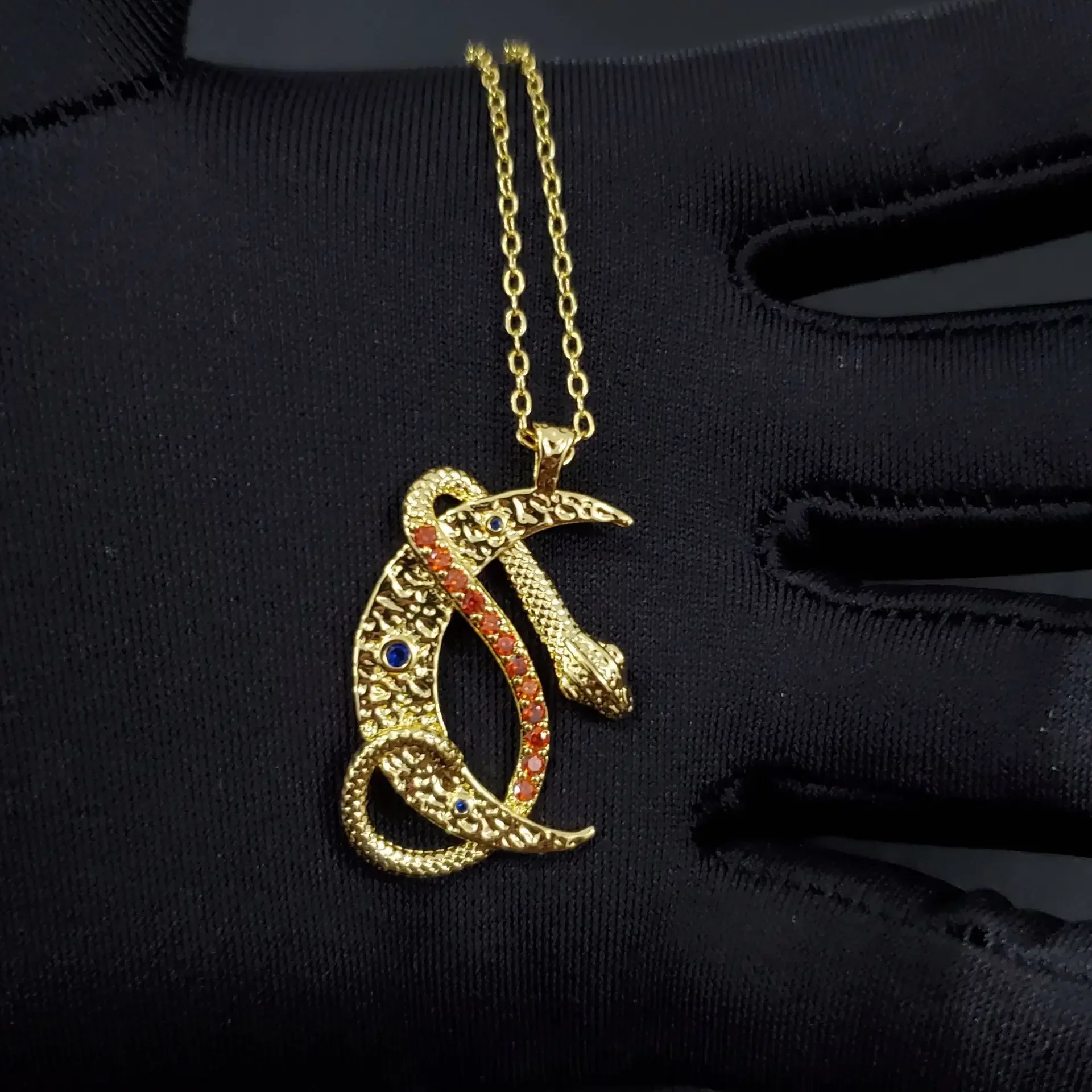 MDL مويسانيتي. النمط والولايات المتحدة التجارة الخارجية عبر الحدود الرجال المجوهرات الشعبية القمر الأفعى عنصر قلادة الرجعية