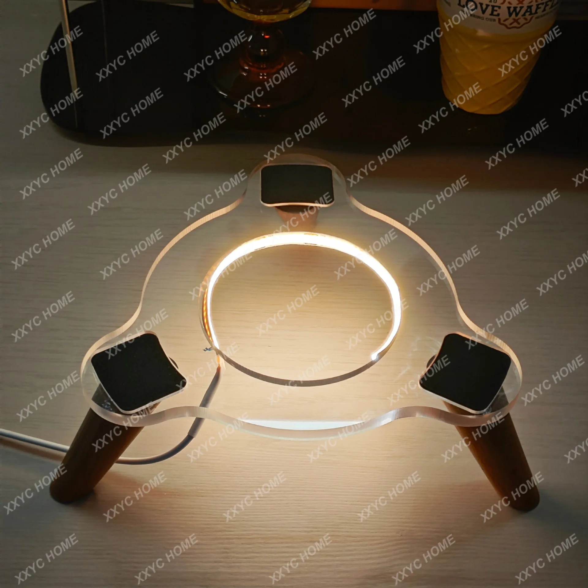

Audio base, speaker desktop bracket, solid wood shock absorber and non-slip shelf.