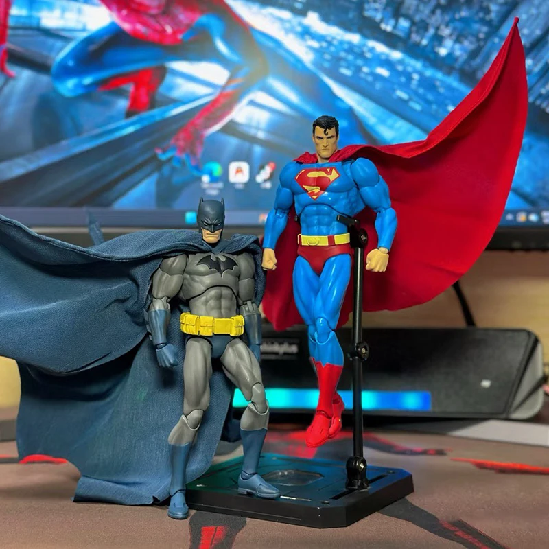 CT MAFEX Nr. 117 Superman (Hush) DC Comics Justice League Bewegliche Actionfigur Sammlermodell für Erwachsene Sammler