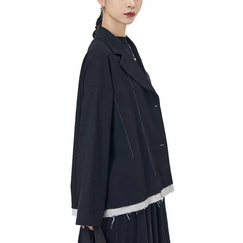 เสื้อเบลเซอร์ผู้หญิง HKSH รุ่นใหม่สำหรับฤดูใบไม้ผลิและฤดูใบไม้ร่วง ปกแบบนูน กระดุมแถวเดียว กระเป๋าแบบดิสเทรส ตัดสีทันสมัย สไตล์ลำลอง รุ่น HK13154