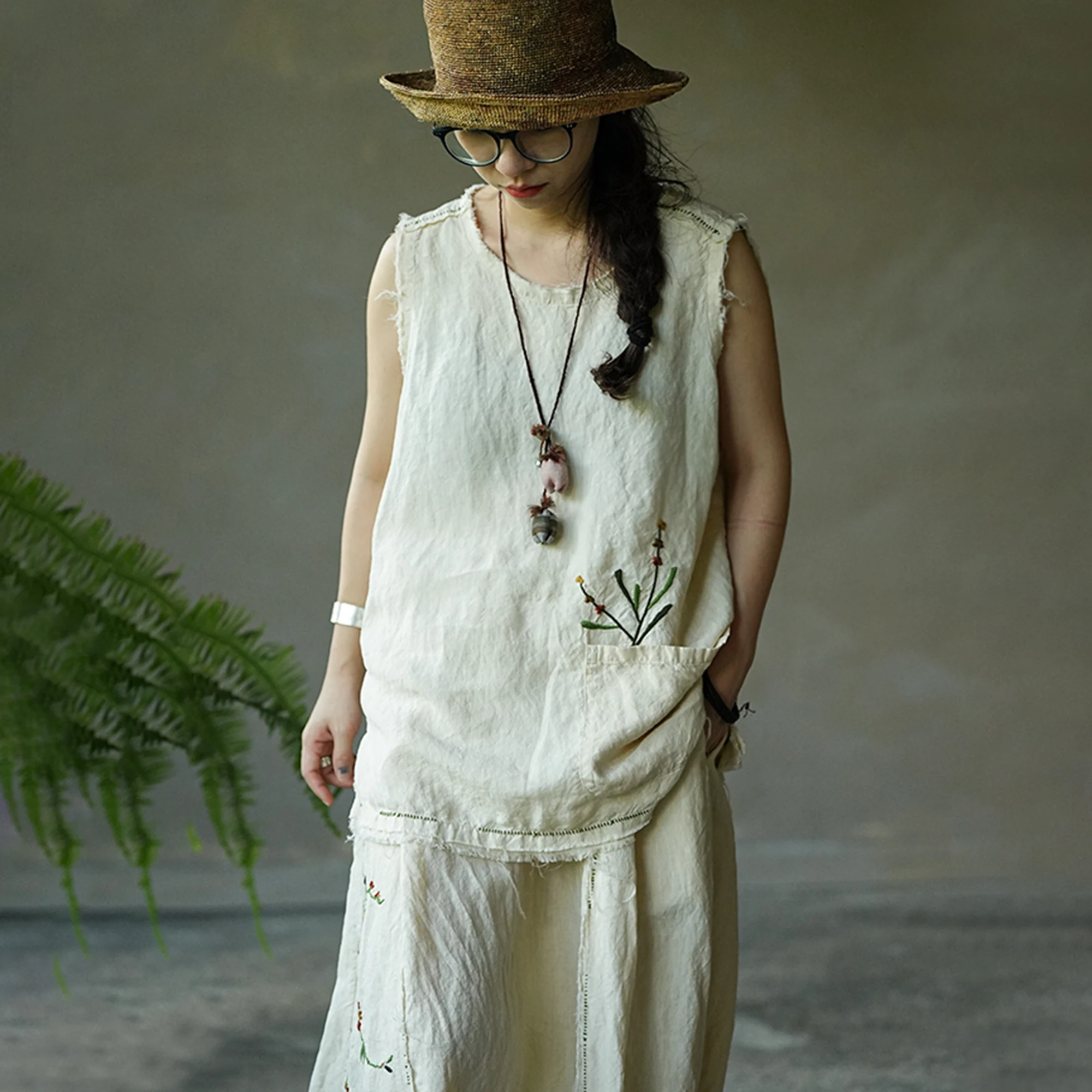 

PengPeng Home 5239 Hemp Linen Blend Embroidered Vest Cloud Mist Original Design Loose Fit Summer Thin Plant Floral Pattern