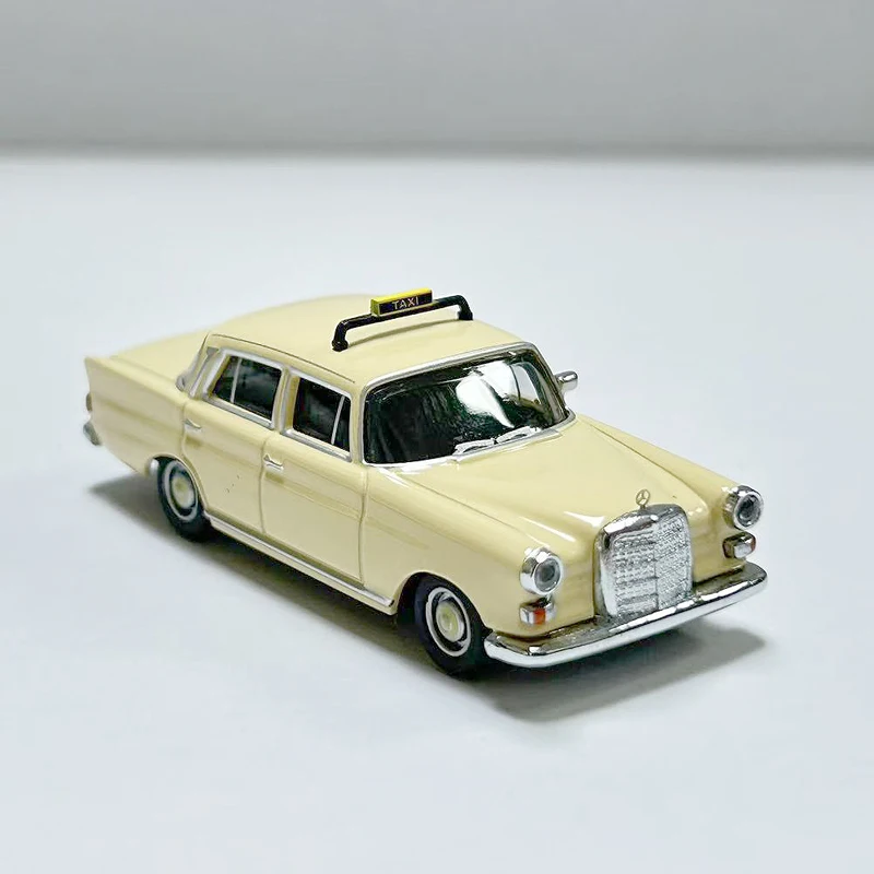 1/87 هيربا BZ W110 200 نموذج سيارة تاكسي عتيقة