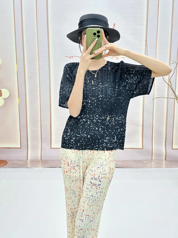 

Spring 2024 Women's Printed Short Sleeve round Neck T-Shirt Slim Fit Crease Detail Commute Style Polyester Fiber Casual Top