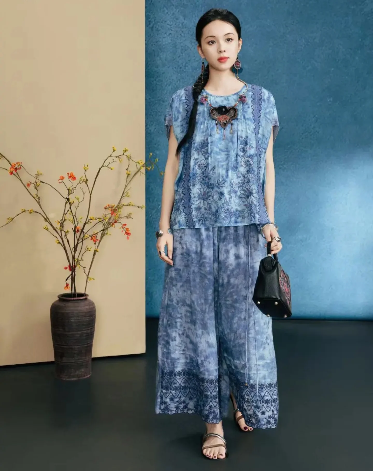 Hot summer women's suit Blue 100% ramie loose tops + elastic waisted pants Ethnic style embroidery tie-dye two pieces set