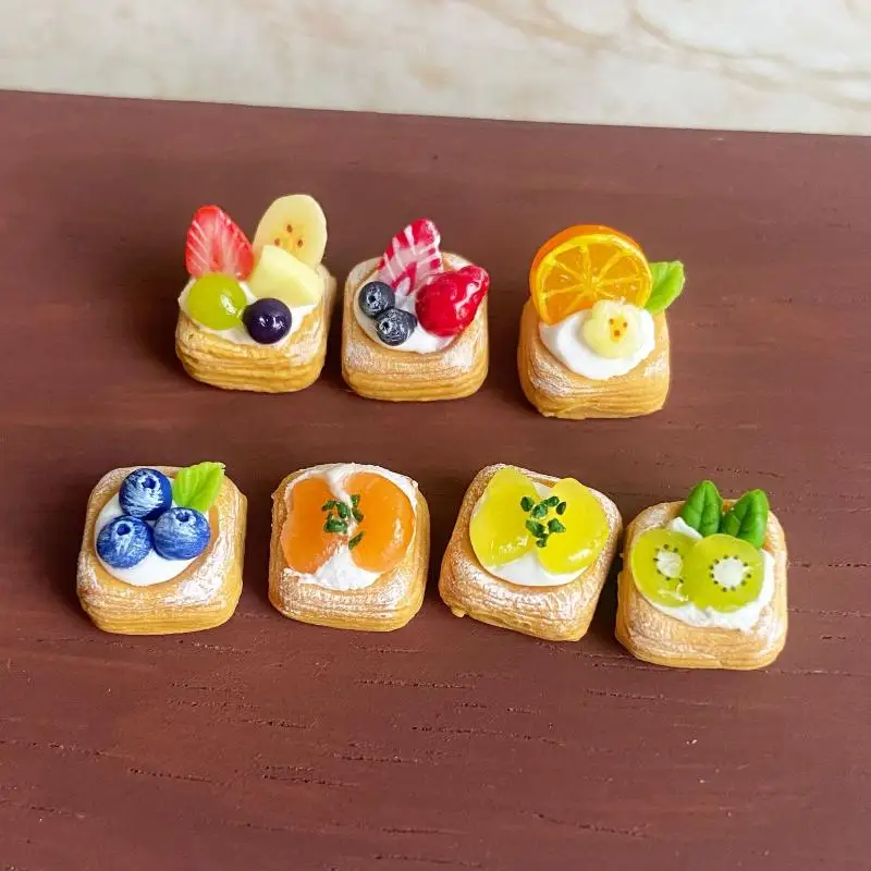 1 ชิ้นบ้านตุ๊กตาจิ๋วอาหารผลไม้สแควร์ทาวเวอร์มินิน่ารักเค้กจำลองของเล่นสำหรับตุ๊กตาอุปกรณ์เสริมเด็กของขวัญ