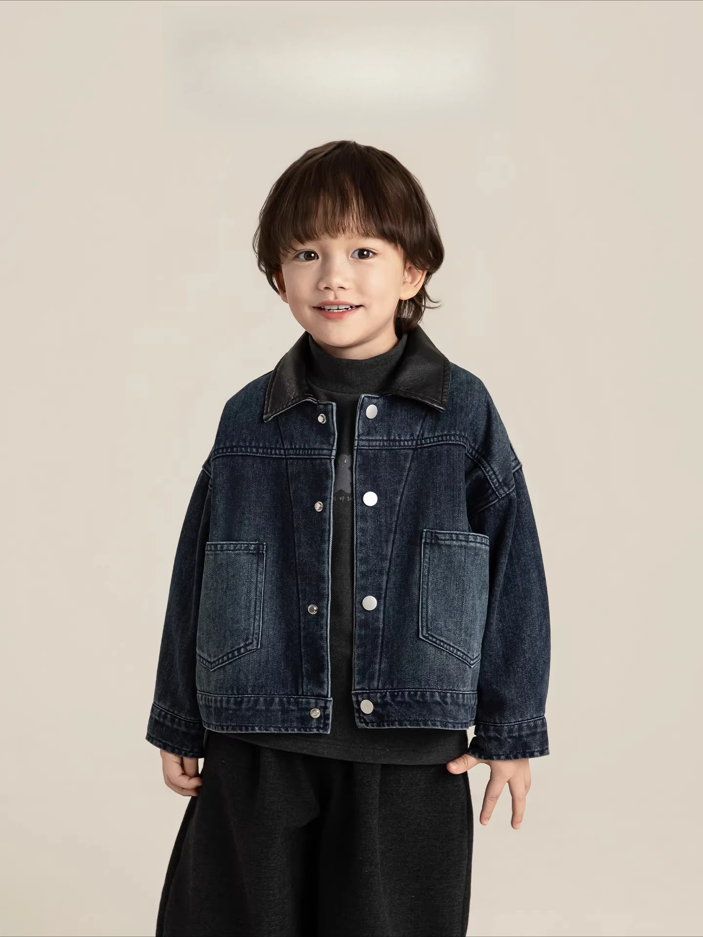 

Зимняя куртка для мальчиков, 2025 г., американская ретро джинсовая флисовая подкладка, непринужденная верхняя одежда с заниженными плечами, острый праздничный подарок, От 1 до 7 лет